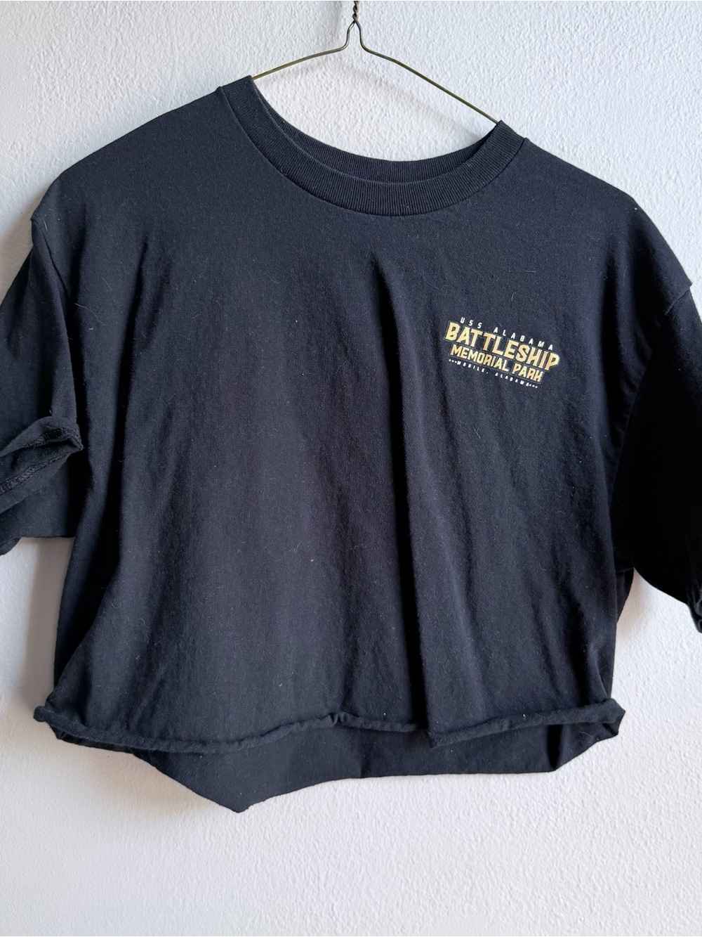 Black cropped USS Alabama Battleship Memorial Park tee